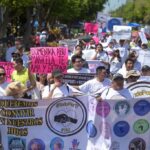 Publicación de Todo por Ti, movimiento de defensa de la infancia en Mérida, Yucatán. Mensaje dedicado a madres, padres, abuelas y abuelos que sufren desvinculación forzada y procesos legales injustos. Se transmite esperanza, acompañamiento y lucha por el derecho a convivir con hijos y nietos. Texto con tono inspirador, acompañado de hashtags #TodoPorTi #DefensoresDeLaInfancia #JusticiaFamiliar.