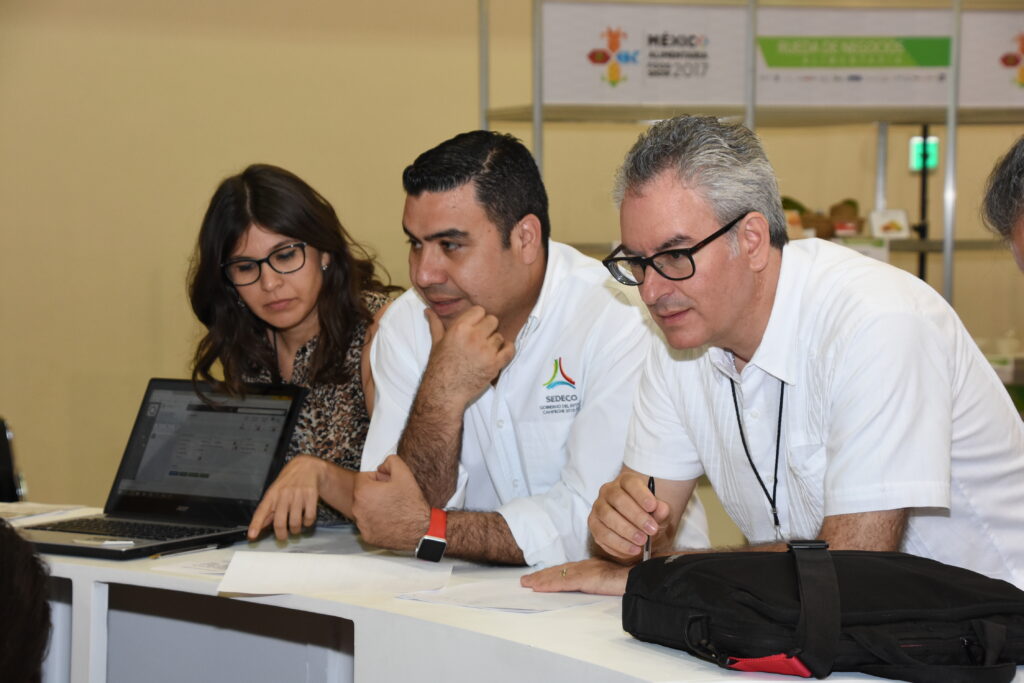 Pepe Berzunza (José Domingo Berzunza Espínola) creó Atrévete a Exportar, estrategia que llevó a productores campechanos del mercado regional a la internacionalización.