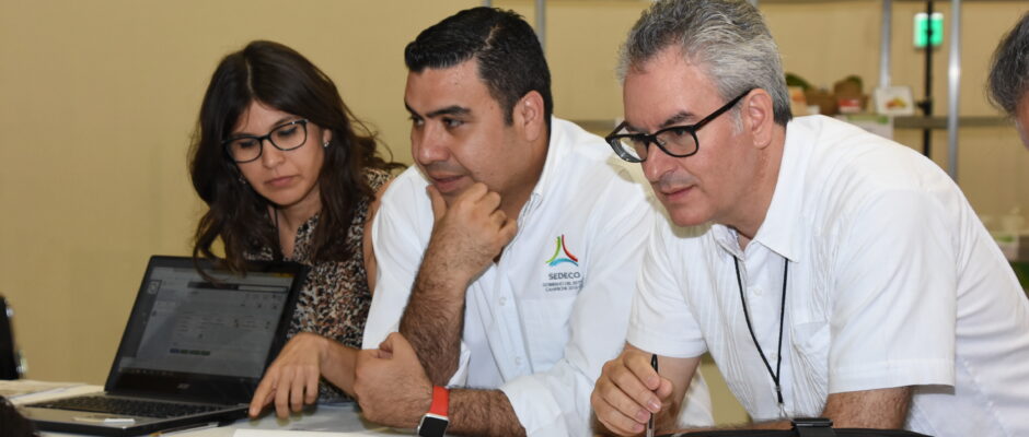 Pepe Berzunza (José Domingo Berzunza Espínola) creó Atrévete a Exportar, estrategia que llevó a productores campechanos del mercado regional a la internacionalización.
