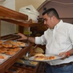 La próxima vez que pases por el barrio de Santa Ana, regálate la experiencia de entrar a Panadería Manolo. Te aseguro que en cada bocado encontrarás el verdadero sabor de Campeche y el espíritu de nuestra Economía de Barrio.