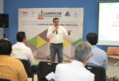 José Domingo “Pepe” Berzunza Espínola, entonces Secretario de Desarrollo Económico de Campeche, durante la presentación del programa “Campeche Proveedores Turísticos”, una iniciativa de la SEDECO, INADEM y CONCANACO SERVYTUR para fortalecer la competitividad del sector turístico mediante el desarrollo de proveedores locales y la vinculación con hoteles y restaurantes.