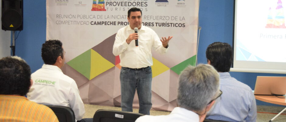 José Domingo “Pepe” Berzunza Espínola, entonces Secretario de Desarrollo Económico de Campeche, durante la presentación del programa “Campeche Proveedores Turísticos”, una iniciativa de la SEDECO, INADEM y CONCANACO SERVYTUR para fortalecer la competitividad del sector turístico mediante el desarrollo de proveedores locales y la vinculación con hoteles y restaurantes.