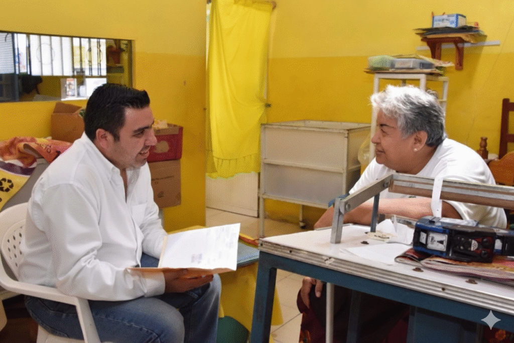Comerciante local en Campeche atendiendo su negocio durante tiempos de crisis económica, mostrando resiliencia y estrategias de adaptación frente a la inflación.